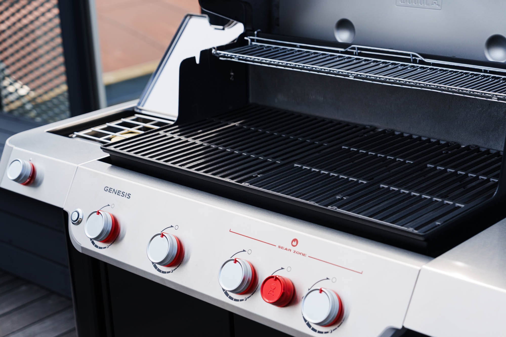 Weber Genesis E-435 大型ガスグリル 2